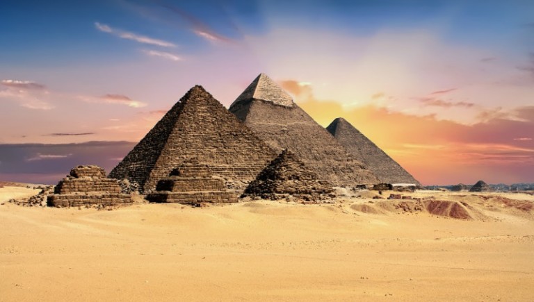 634_pyramids-2159286_960_720